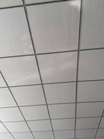 Panneau de plafond en laine minérale acoustique, résistant à l'humidité, ignifuge, pour bureau, salle de réunion, salon, plafond suspendu