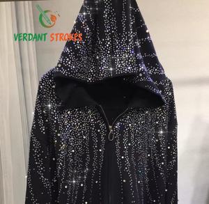 Traques vertes. Sweat-shirts personnalisés avec poche brodée, petits motifs imprimés sur la poche poitrine pour un style discret - Product Image 2