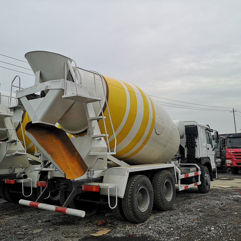 Used HOWO Truck Mixers 6 4