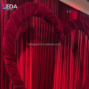 Fondo Decorativo LEDA de Lujo con Corte de Corazón Rojo, Tela Elegante para Propuesta de Matrimonio, Boda, Evento de Alta Gama - Product Image 4