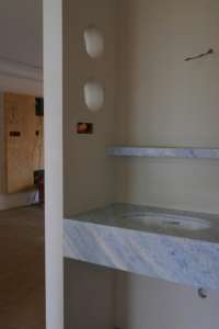 Coiffeuse <span class=keywords><strong>de</strong></span> salle <span class=keywords><strong>de</strong></span> bain moderne en mable bleu naturel personnalisée dessus <span class=keywords><strong>de</strong></span> <span class=keywords><strong>table</strong></span> <span class=keywords><strong>de</strong></span> maquillage <span class=keywords><strong>avec</strong></span> éviers tablier en pierre planche en pierre - Product Image 3