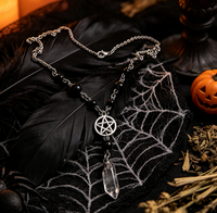 Collier Pendentif Gothique Vampire Lune Noire pour Femme, Bijou Tendance Style Sombre, Accessoire de Mode