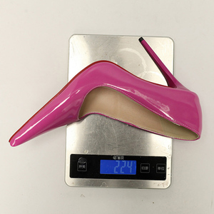 รองเท้าส้นสูงแบบปลายแหลมสำหรับผู้หญิง ดีไซน์เรียบหรู ส้นเข็ม หนังแก้ว  สำหรับเท้ากว้าง - Product Image 5