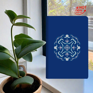 Funda <span class=keywords><strong>de</strong></span> Biblia <span class=keywords><strong>de</strong></span> Cuero PU Compacta, Tamaño Estándar Queen Valera Español 2200, con Encuadernación <span class=keywords><strong>de</strong></span> Espina Expuesta y Borde Teñido en Color Cereza - Product Image 3