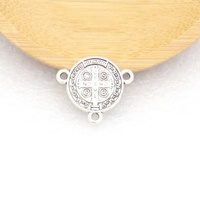Centre de table Triangle pour chapelet de la médaille de Saint bénett, 1.8x2cm