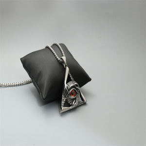 Collier pendentif Sharingan en acier inoxydable, forme pyramide, bijoux de mode unisexe, cadeau - Product Image 3