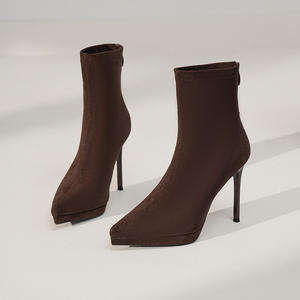 รองเท้าเจ้าสาวแบบใหม่ สวยหรู ทันสมัย เซ็กซี่ สำหรับปี 2026 หัวปิด ส้นเข็ม ประดับคริสตัล กันลื่น เหมาะสำหรับฤดูหนาว - Product Image 4