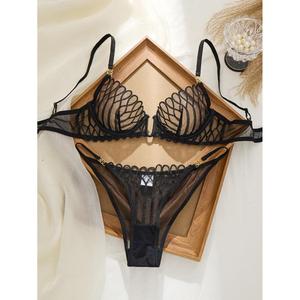 Conjunto de lencería sexy de encaje negro con braga y tanga de malla geométrica - Product Image 2