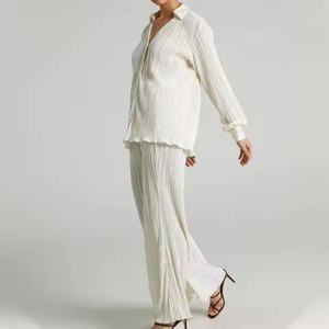 Conjunto de 2 piezas de vestido de lino para mujer con pantalón de pierna ancha de jacquard satinado de manga larga y camisa arrugada, estilo casual liso - Product Image 5