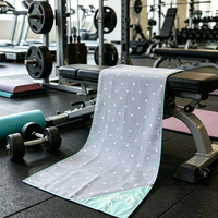 Serviette de sport portable en microfibre avec poche zippée, technique tissée, pour la pratique sportive (vente en gros)
