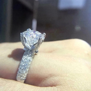 Anello con zirconi incastonati a corona rotonda in stile europeo-americano, elegante ornamento da dito per fidanzamento e matrimonio per signore. - Product Image 4