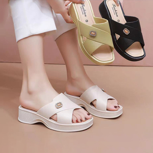 Sandales Femme Classiques à Lanières Croisées, Sandales Compensées Élégantes pour l'Été et la Plage – Vente en Gros - Product Image 1