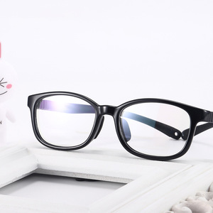 กรอบแว่นตาทรงสี่เหลี่ยมเรียบง่ายทันสมัย ​​สำหรับทุกเพศ ขนาดกลาง ความกว้างกรอบปานกลาง เลนส์เรซิ่น ขอบเต็ม ผลิตที่ตานหยาง รุ่น 9018 - Product Image 2