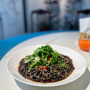 Prodotti a base di cereali grossolani naturali sani tagliatelle a radice di felce marrone senza glutine spaghetti vegani per cibi biologici sani in pentola calda - Product Image 4