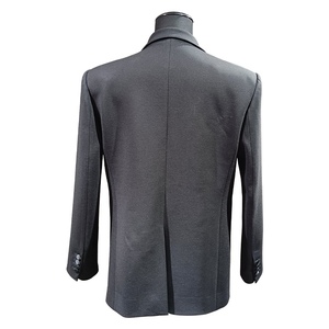 Cantidad mínima de pedido: 1 pieza |   Traje Negro con Cuello de Traje de Alta Costura Hecho a Mano con Diamantes, Estilo Francés de Liu Yuning - Product Image 5