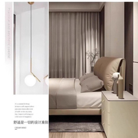 Lit moderne minimaliste en cuir véritable souple, design écologique, pour chambre principale