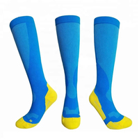 Chaussettes de compression sportives respirantes personnalisées Elite haute performance bleues 15-20 mmHg 20-30 mmHg pour la course à pied
