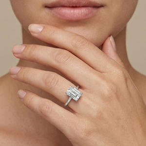 Anillo Solitario Clásico de Esmeralda en Oferta, Anillo de Compromiso y Boda de Moissanita, Chapado en Plata de Ley 925, Aniversario de Lujo - Product Image 6