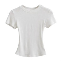 2026 Modischer gerippter Slim-Fit Crop Top für Damen – Sexy Cropped Kurzarm-Designer-T-Shirt mit kleinem Rundhalsausschnitt im Hot-Girl-Stil – Großhandel