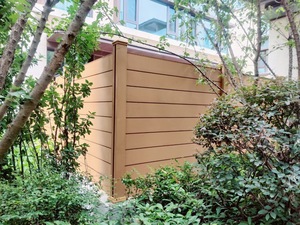 Recinzione Orizzontale in PVC con Doghe, Design Moderno Europeo, Altezza 1,8 m, Viti Nascoste, Facile Installazione, Garanzia 5 Anni, per Balcone - Product Image 3