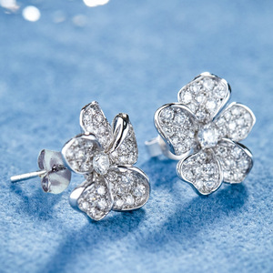 Orecchini a Perno con Fiore per Donne, Accessorio per Orecchie Semplice e alla Moda per Uso Quotidiano - Product Image 2