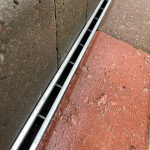 Gouttière de drainage des eaux pluviales en béton polymère pour sol, avec couvercle <span class=keywords><strong>à</strong></span> fentes en acier inoxydable - Product Image 6