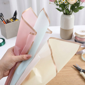 Papier d'emballage floral en film OPP mat 56x56cm, couleur macaron, imperméable, pour la décoration et l'emballage de bouquets de roses fraîches - Product Image 4