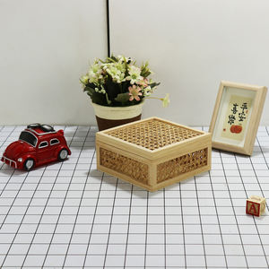 Panier en rotin en bois naturel de conception exquise faite à la main boîte de rangement de cadeau de rotin de maison boîte d'emballage d'organisateur - Product Image 3