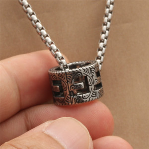 Collier pendentif géométrique en acier inoxydable pour homme, style punk rétro ajouré, bijoux de mode - Product Image 3