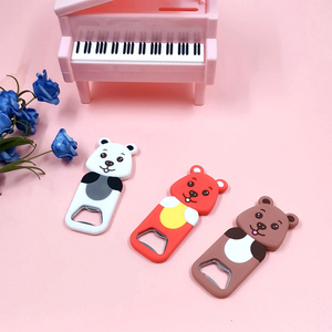 Décapsuleur magnétique de réfrigérateur en PVC motif ours de dessin animé avec logo personnalisé, porte-clés/mousqueton en PVC souple, article promotionnel du fabricant - Product Image 6