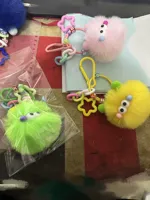 Porte-clés Peluche Boule de Charbon Dessin Animé Tendance et Mignon, Pendentif Créatif Original pour Petit Sac à Dos, Jouet Cadeau pour Étudiant, Fabriqué à Zhejiang, Chine