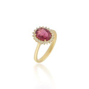 Bague en or jaune multi-pierres avec rubellite taille ovale et diamants. Offrez-vous une élégance intemporelle avec cette exquise bague multi-pierres. - Product Image 1