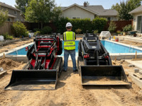 Mini Skid Steer Loader Diesel 25HP Tipe Walk Behind Desain Kompak Bersertifikasi CE Siap Pakai dengan Attachment
