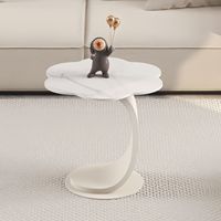 Ensemble de tables basses style crème en forme de nuage, plateau en pierre frittée blanche, piétement en C, design floral, tables d'appoint gigognes pour la décoration intérieure