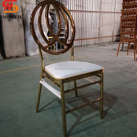 Chaise de mariage de luxe en acier inoxydable plaqué or, dossier Phénix, avec coussin en PU blanc pour événements hôteliers et location de fêtes