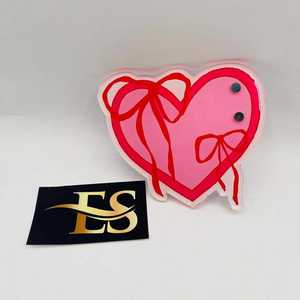 Estuche para Pestañas con Diseño de Corazón Rosa Especial para San Valentín, Estuche Acrílico Brillante con Diseño de Lazo Minimalista, Instrumento de Belleza con Logotipo Personalizado - Product Image 3
