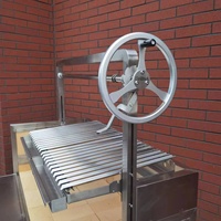 Gril Argentin Santa Maria/Parrilla Asado 53" Nouveau Design, Briques Réfractaires en Acier Inoxydable et Charbon de Bois GK1340A