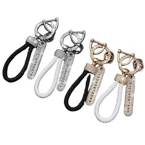 Portachiavi Vintage 2025 in Pelle Intrecciata con Cristalli e Strass, Impermeabile e Antifurto per <span class=keywords><strong>Targa</strong></span> <span class=keywords><strong>Auto</strong></span> - Product Image 1