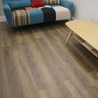 Royaume-Uni Imperméable Grain de Bois 4mm 5mm 6mm 7mm 8mm Pvc Click Lock Spc Lvt Commercial Flooring Vinyl Herringbone Floor Plank Tiles