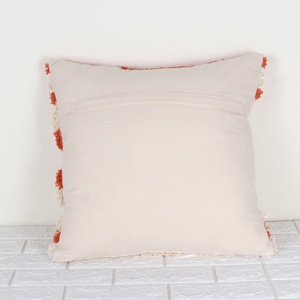 Funda de Cojín Bordada a Mano Estilo Boho en Color Marfil y Naranja con Borde Cuadrado para Decoración del Hogar - Product Image 4
