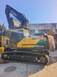รถขุดตีนตะขาบฮุนได 225LC-9T มือสอง รถแท้จากเกาหลี ชั่วโมงการทำงานต่ำ น้ำหนัก 25 ตัน เหมาะสำหรับงานหนัก งานขุดเหมือง - Product Image 6