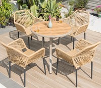 Ensemble table et chaises de loisirs d'extérieur au design moderne, en plastique et bois, pour cour, terrasse extérieure, jardin, villa, maison d'hôtes nordique