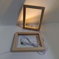 Présentoir acrylique de cadre photo personnalisé de veilleuse de vente d'usine avec l'éclairage décoratif de base en bois