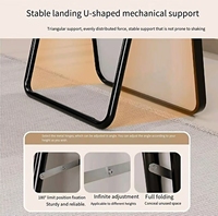 Miroir sur pied arqué en verre et alliage d'aluminium contemporain fait à la main, design fin réglable avec surface de miroir de haute technologie