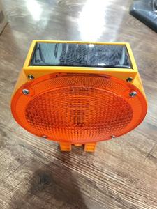 Luz de advertencia de llamarada LED recargable <span class=keywords><strong>solar</strong></span> Señal de barricada impermeable para Seguridad vial Color LED amarillo para exteriores - Product Image 4