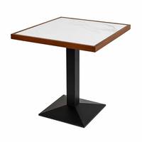 Table en pierre frittée au design rétro, idéale pour les lieux extérieurs tels que les cafés et les restaurants, facile à nettoyer et à ranger.