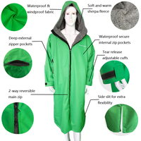 Poncho imperméable à capuche avec doublure en polaire sherpa, coupe-vent, pour la natation, robe de surf personnalisée, robe de changement imperméable pour l'hiver