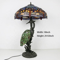 Lampe de table LongHuiJing 18 pouces avec abat-jour en verre teinté motif libellule et base grue antique