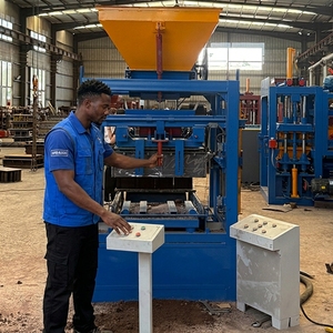 Machine à fabriquer des blocs semi-automatique bibo Factory QTJ4-24 avec engrenage - Machine à briques économique pour les petites entreprises - Product Image 1