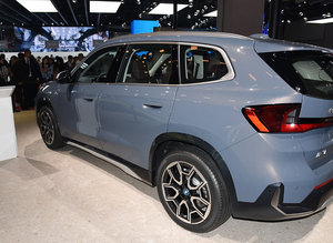 2025 BMWs Ix1 XDrive30L <span class=keywords><strong>M</strong></span> pacchetto sportivo 2024 nuovi veicoli di energia Suv Ev auto nuove prezzo in vendita - Product Image 3